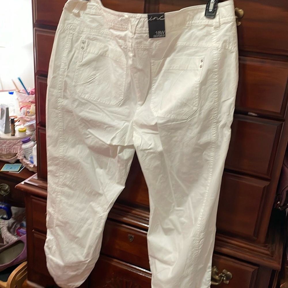 INC white 18W NWT cute gathered at ankles with snap closure